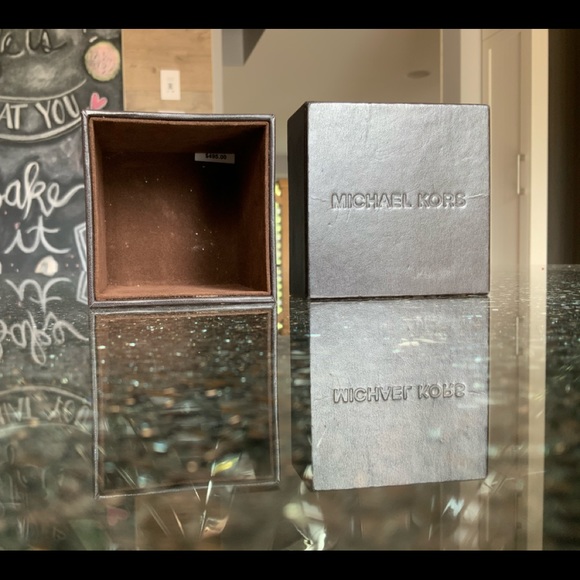 Authentic micheal kors watch ! - Picture 12 of 13